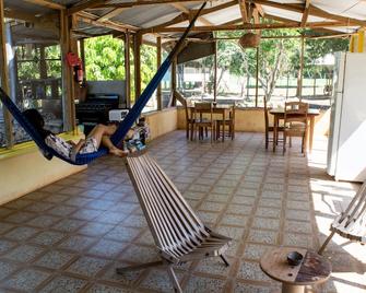 Backpackers Paradise - Sartaneja - Patio
