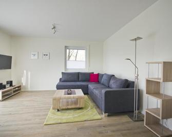 Appartements Am Kurpark - Bad Windsheim - Living room