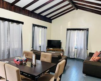 Entire Carpenter Crafted Home - Lapis Lotus - Utila - Restaurante