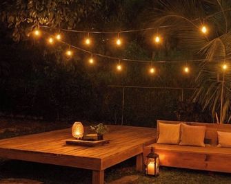 Aly's Valley Cabin, a private cabin in a village with a mountain view. - Dangriga - Terasa