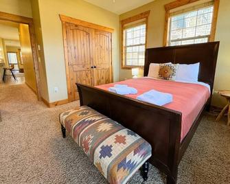Mountain Chic Condo Near Grand Targhee and Driggs - Driggs - Habitación
