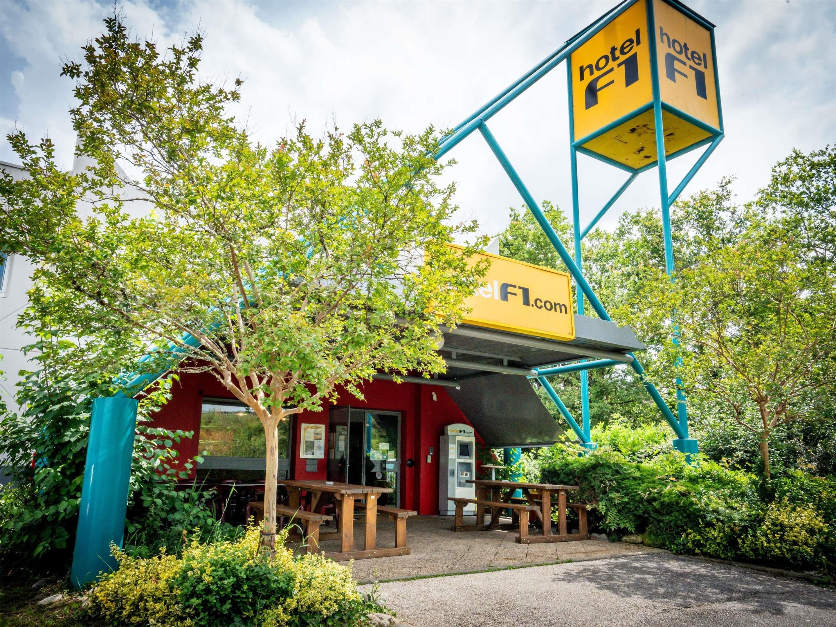 هوتل إف 1 برايف أوساك