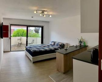 Exklusiv, modernes Apartment mit Balkon - Böblingen - Schlafzimmer