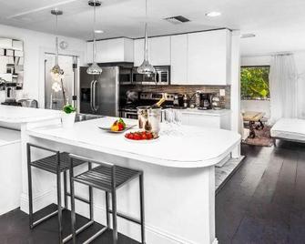 Tampagolfvillas By Americanvacationliving 7 Room - Wesley Chapel - Cocina