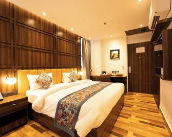 Hyphen Business Hotel - Noida - Bedroom