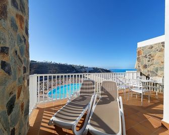 سيرفاتور ألتامادوريس - بورتوريكو - شرفة