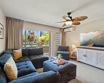 Plantation Hale Suites H7, AC, Walk to Town, Near Beaches, Comp Wifi - Kapaa - Olohuone
