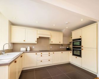 The Stables Cottage, Aboyne, Peaceful Stay in Royal Deeside - Aboyne - Kuchyň
