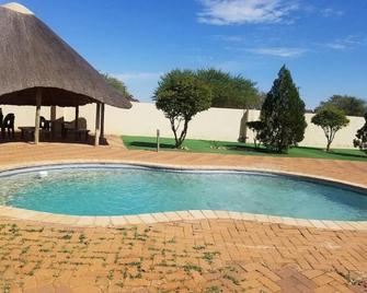 Gill Sleepover Guesthouse - Laastepoort - Piscina