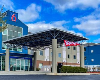 Motel 6 St Louis East - Caseyville, IL - Caseyville - Building