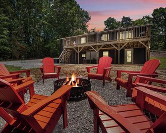 Secluded Nolin Lake/Mammoth Cave Retreat with Game Room, Deck, and Fire Pit - Mammoth Cave - Patio