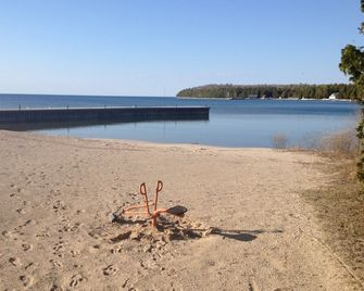 Sunny Cottage in Ellison Bay - Ellison Bay - Playa