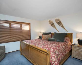 Summit by 101 Great Escapes - Mammoth Lakes - Bedroom