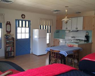 Comfortable, Quiet, and Remote Studio On A Working Ranch In Southern Arizona - Portal - Cocina