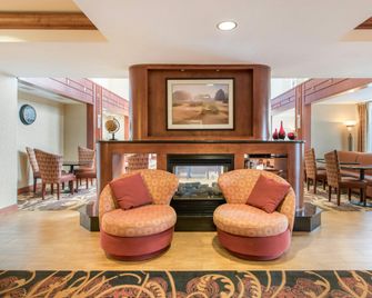 Hampton Inn and Suites Arcata - Arcata - Lobby