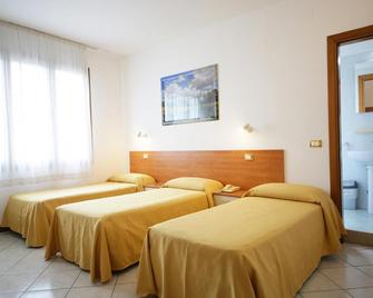 Hotel Nuova Aurora - Venecia - Habitación