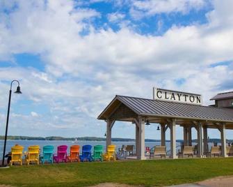 Clayton Home - 4 bed/2 bath - Clayton - Building