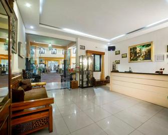 Ciptaningati Culture Hotel Batu - Batu - Rezeption