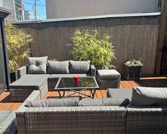 The Center of Vancouver, Spacious Elegant Interior, Spectacular Outdoor Living - ונקובר - פטיו