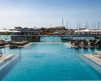 Strand Suites By Neu Collective - Gżira - Pool