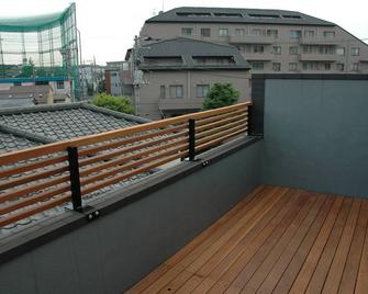 9 minutes to Shibuya! Quiet Green Retreat in Setagaya 5Br+ Luxury 150 Sqm, 2 Car - Mitaka - Балкон