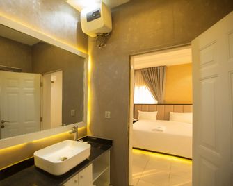 Triple 9 Apartments, Pool & Spa - Abuja - Bedroom