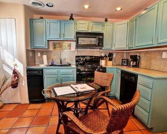 Casas de Guadalupe - Santa Fe - Kitchen