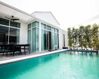 Baan Ingfa Pool Villa - Cha-am - Uima-allas