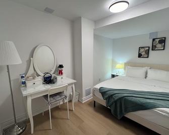 Cozy, brand-new, 2BDR,walkout apt, free parking - Richmond Hill - Bedroom