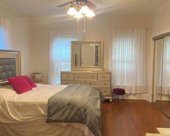 Home sweet home - South Boston - Bedroom