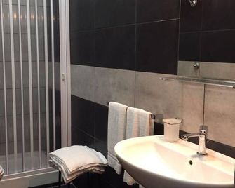 B&B Napoli Binario 1 - Naples - Bathroom