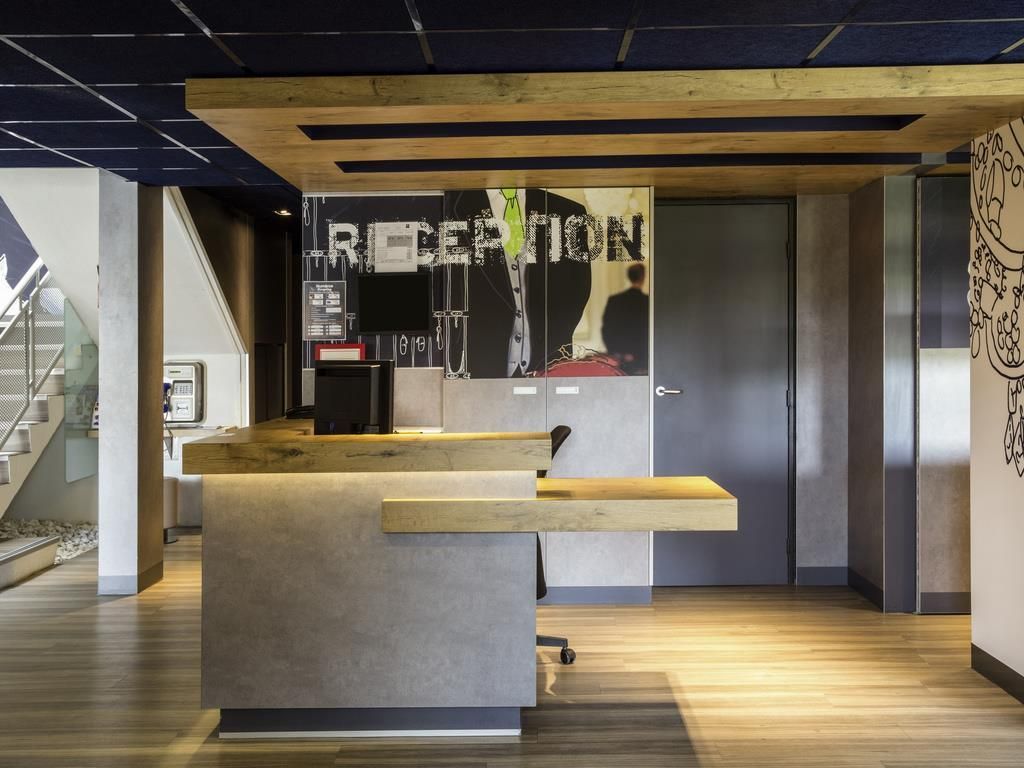 Ibis Budget Versailles Château Saint Cyr - Saint-Cyr-l'École - Gebouw