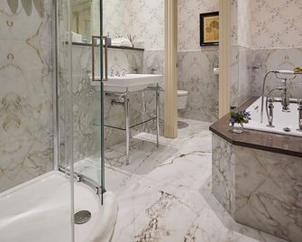 Perryville House - Kinsale - Bathroom