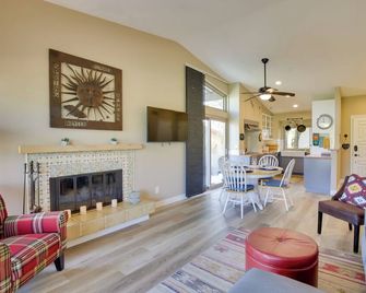 'Roadrunner Roost' at Rams Hill Golf Resort! - Borrego Springs - Wohnzimmer