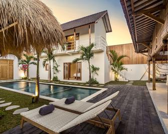 Villa Parasol by Alfred in Bali - Kuta - Piscina