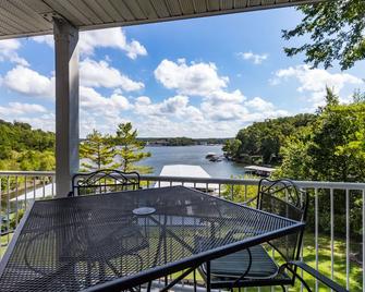One bedroom/Pet freindly/Waterfront - Osage Beach - Balcony