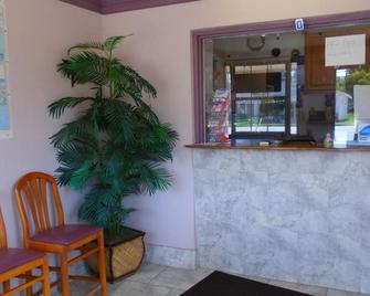 Town House Motel - Bay City - Rezeption