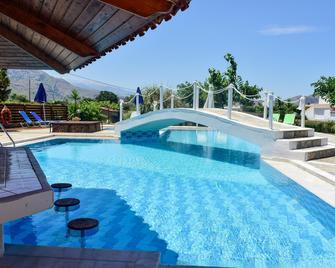Dias Studios - Paralia Kourna - Piscina