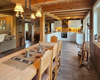 4 Bedroom Lovely Home In Hovet - Hovet - Comedor