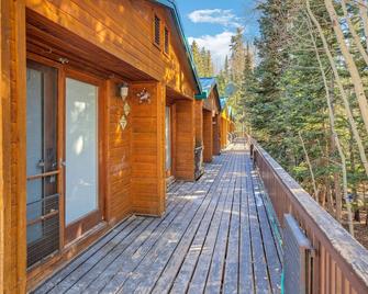 Beautiful Ski-in/ski-out Condo Located On The Eagle Point Resort! 1 Bedroom Condo by RedAwning - Beaver - Balcony