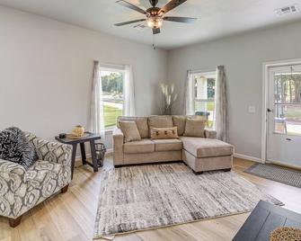 McAlester Home with Large Yard and Grill! - McAlester - Living room
