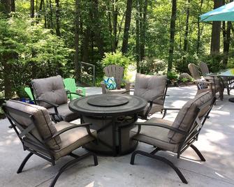 Cozy Cottage! All Sports Budd Lake near boat launch & neighborhood beach. - Harrison - Patio