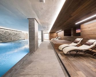 Hotel Touring - ליביניו - בריכה