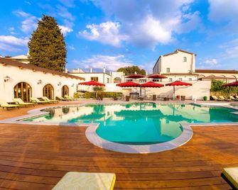 Villa Tolomei Hotel & Resort - Florencja - Basen