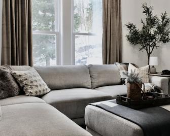 Pinetree Guesthouse - Fleischmanns - Living room