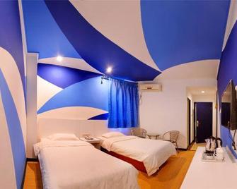 Jinkailai Boutique Hotel (Qingdao Beer Street) - Qingdao - Bedroom