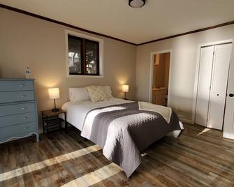 Lake Front 3br/3ba House With Private Dock! - Cedar Bluff - Schlafzimmer