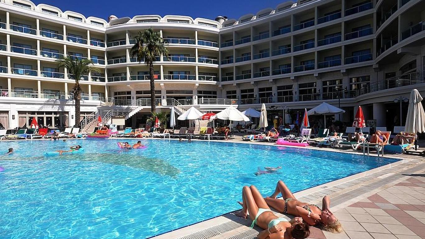 Pineta Park Deluxe Hotel