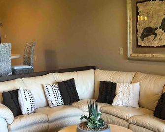 Gorgeous Casa del Mar Condo - Cabo San Lucas - Living room