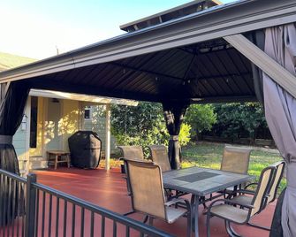 House Pistachio - Fredericksburg - Patio